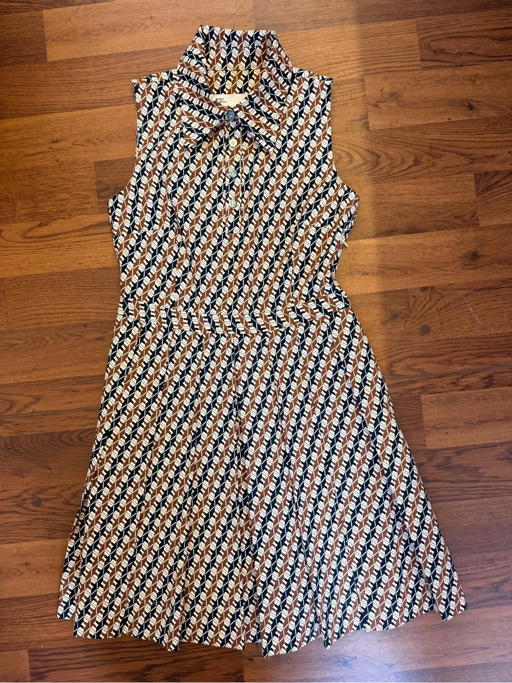 Tory Burch Sleeveless Geometric Patterned Pleated Golf Dress Navy Cream Tan